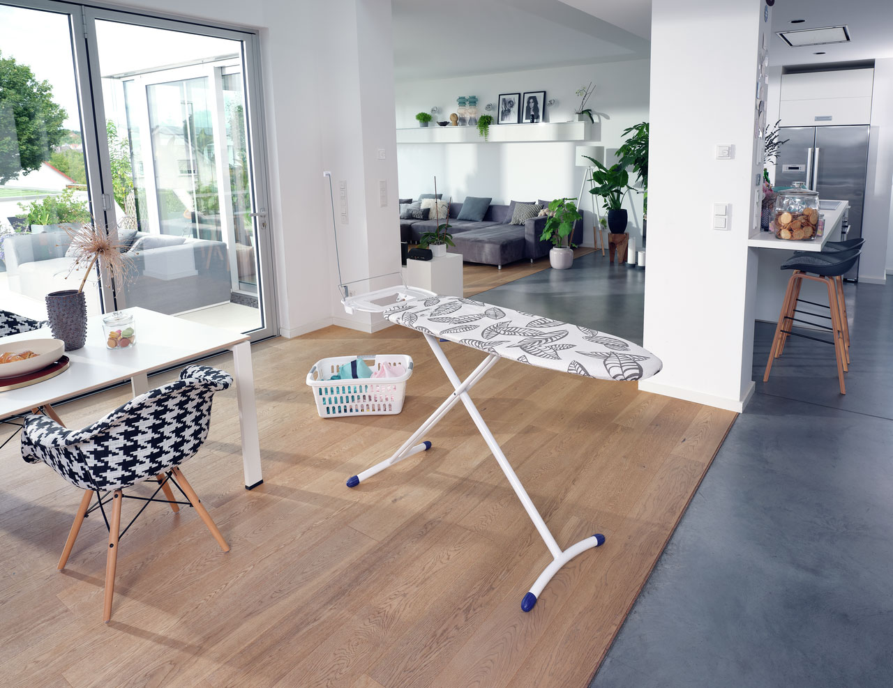 LEIFHEIT IRONING BOARD 120X38CM STEAM