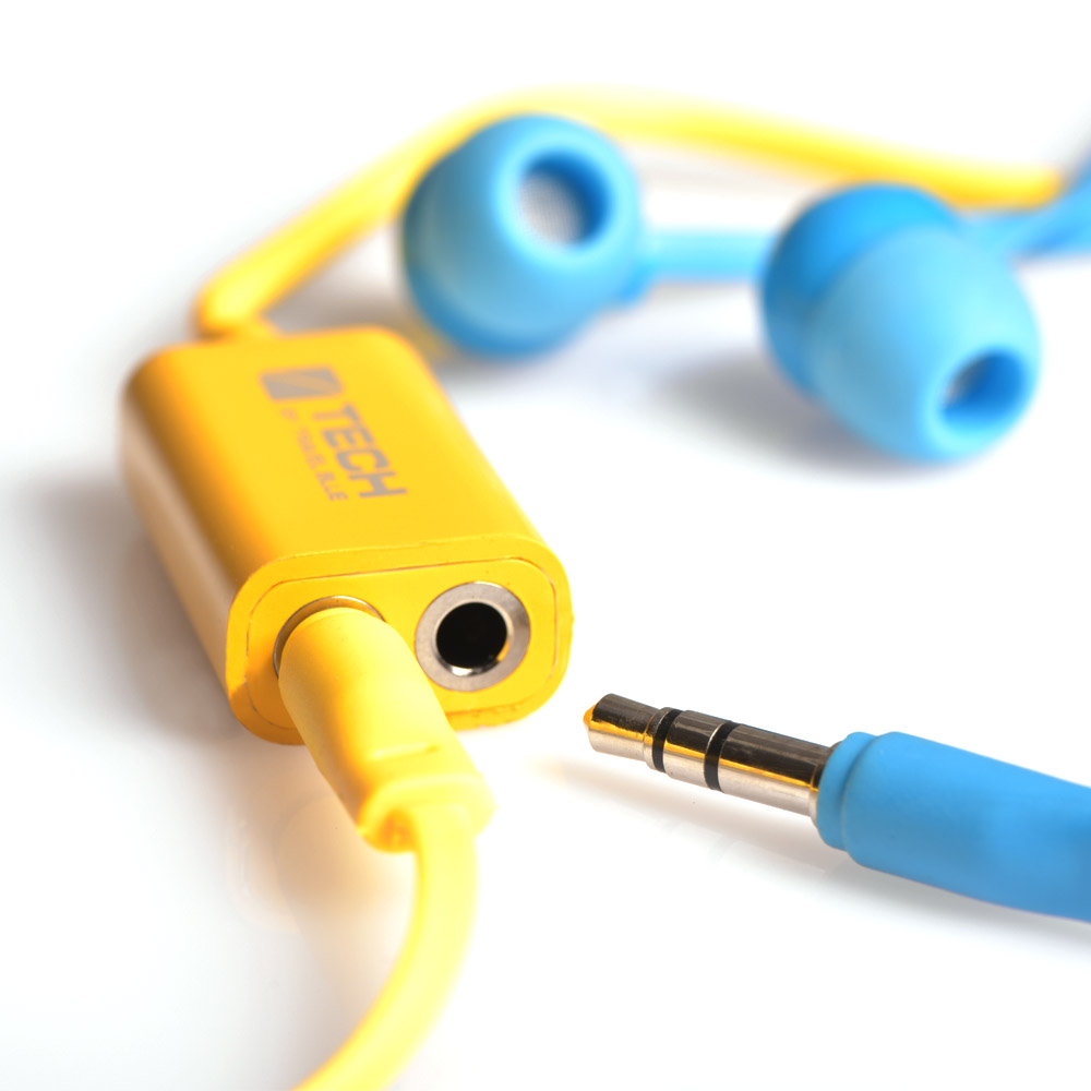 TRAVEL BLUE DUAL MUSIC ADAPTOR