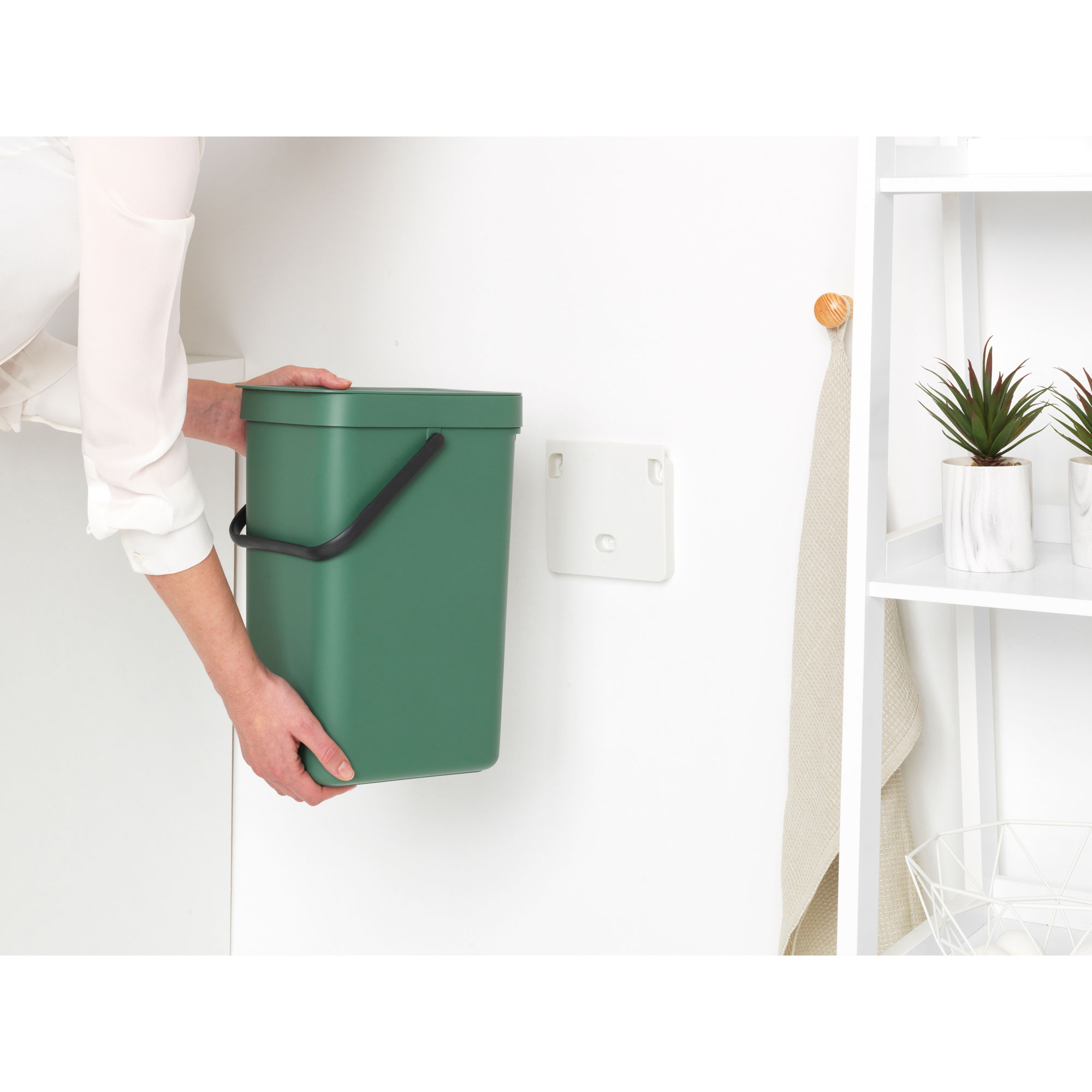 BRABANTIA SORT & GO WASTE BIN 12L GREEN