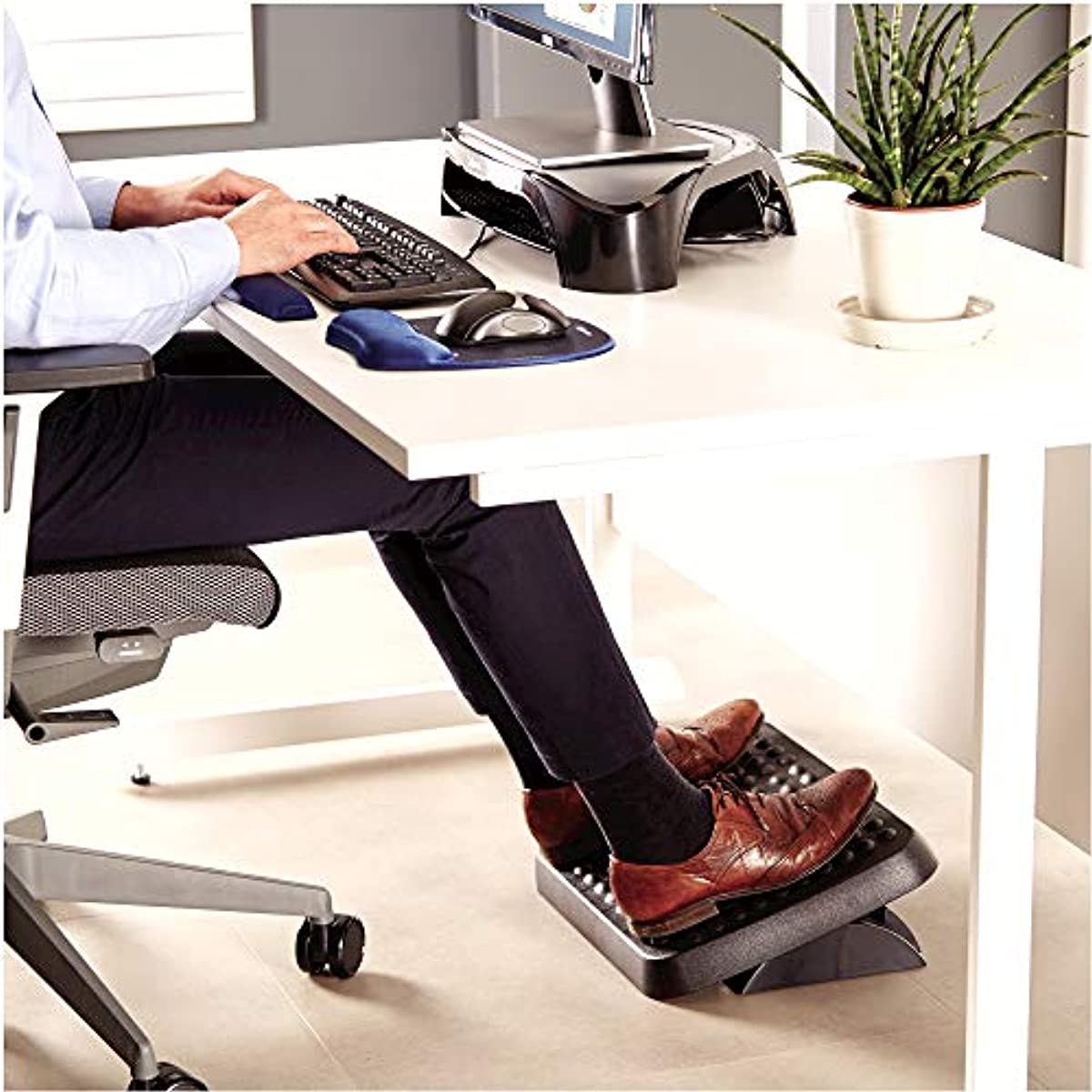 FELLOWES STANDARD ADJUSTABLE FOOT REST