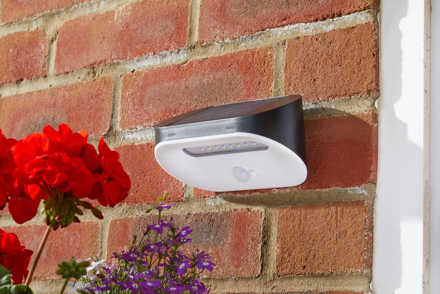 SMART MOTION ACTIVATED PIR SENSOR TURNS LIGHT 200L