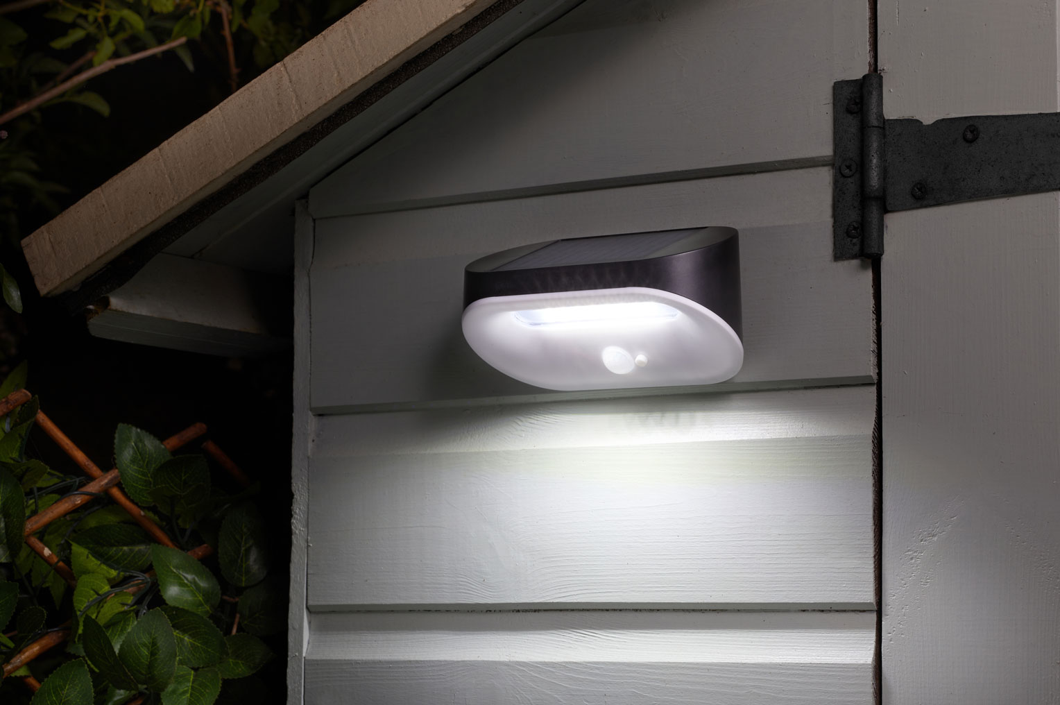 SMART MOTION ACTIVATED PIR SENSOR TURNS LIGHT 200L