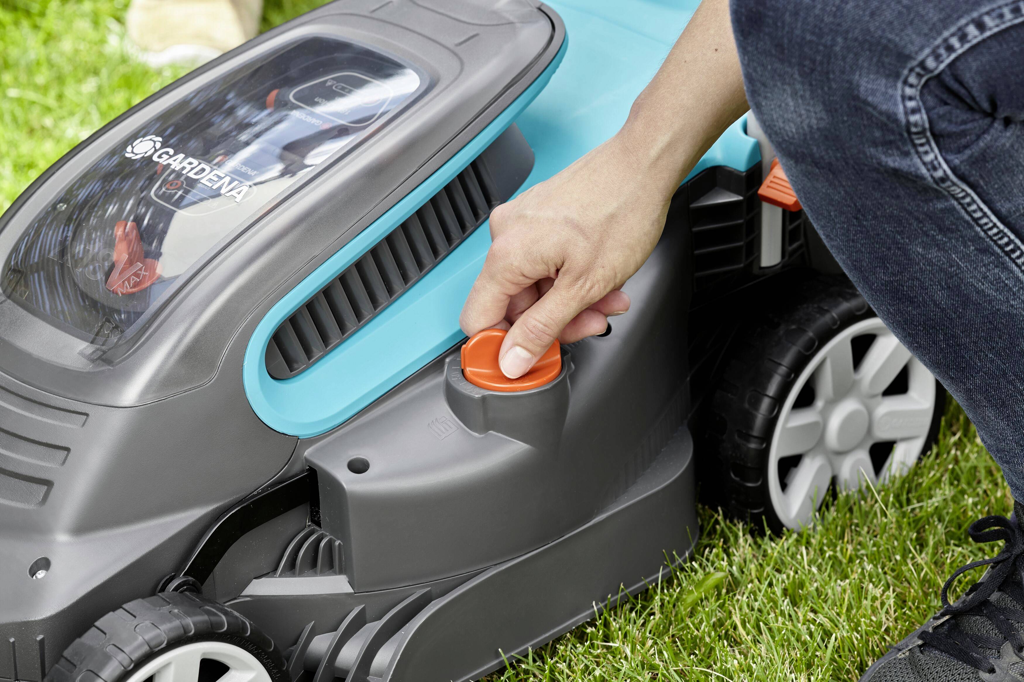 GARDENA POWERMAX 36V P4A SOLO RECHARGEABLE BATTERY LAWN MOWER