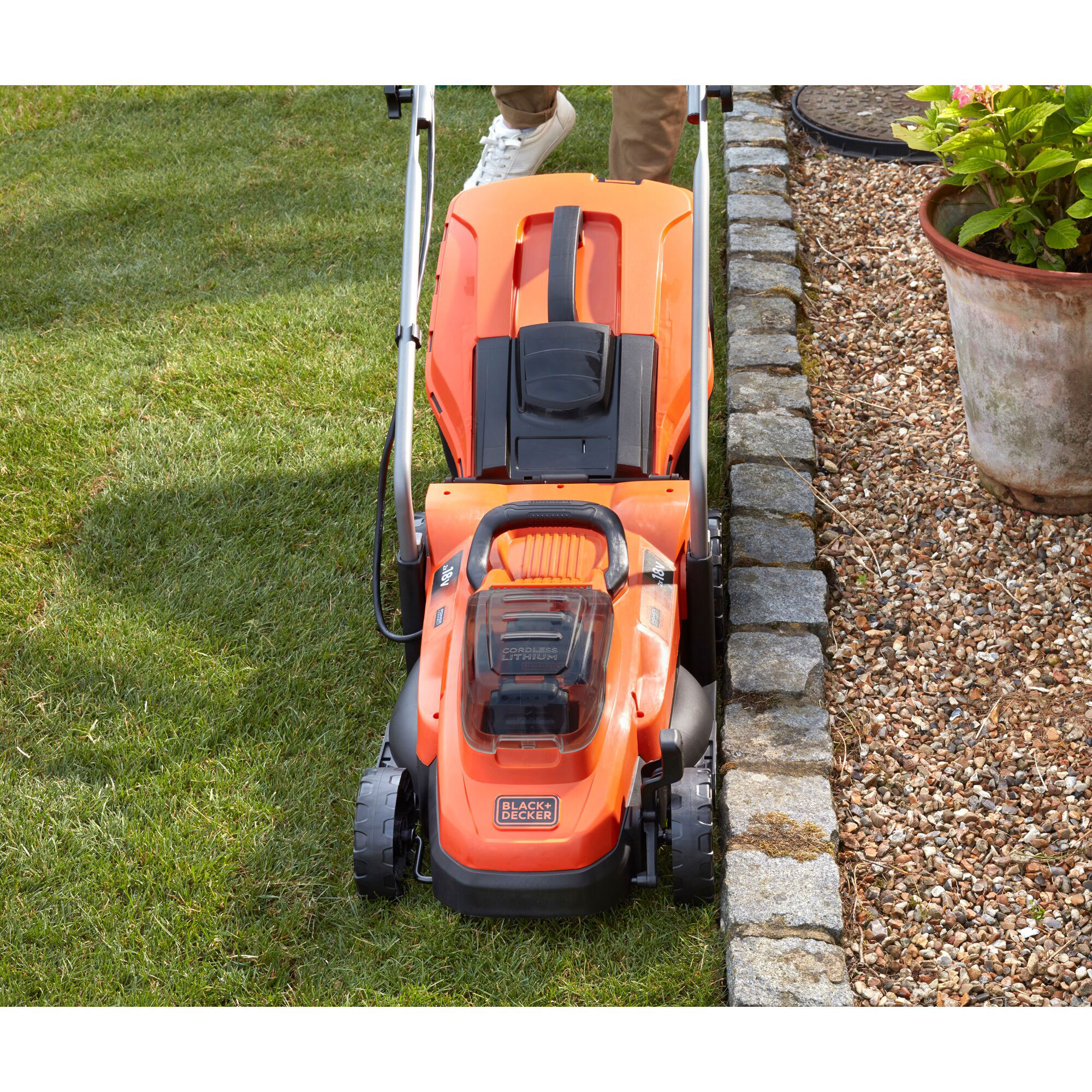 BLACK & DECKER LAWNMOWER BCMW3318L2-QW  - 18V 2X2.5AH 33CM