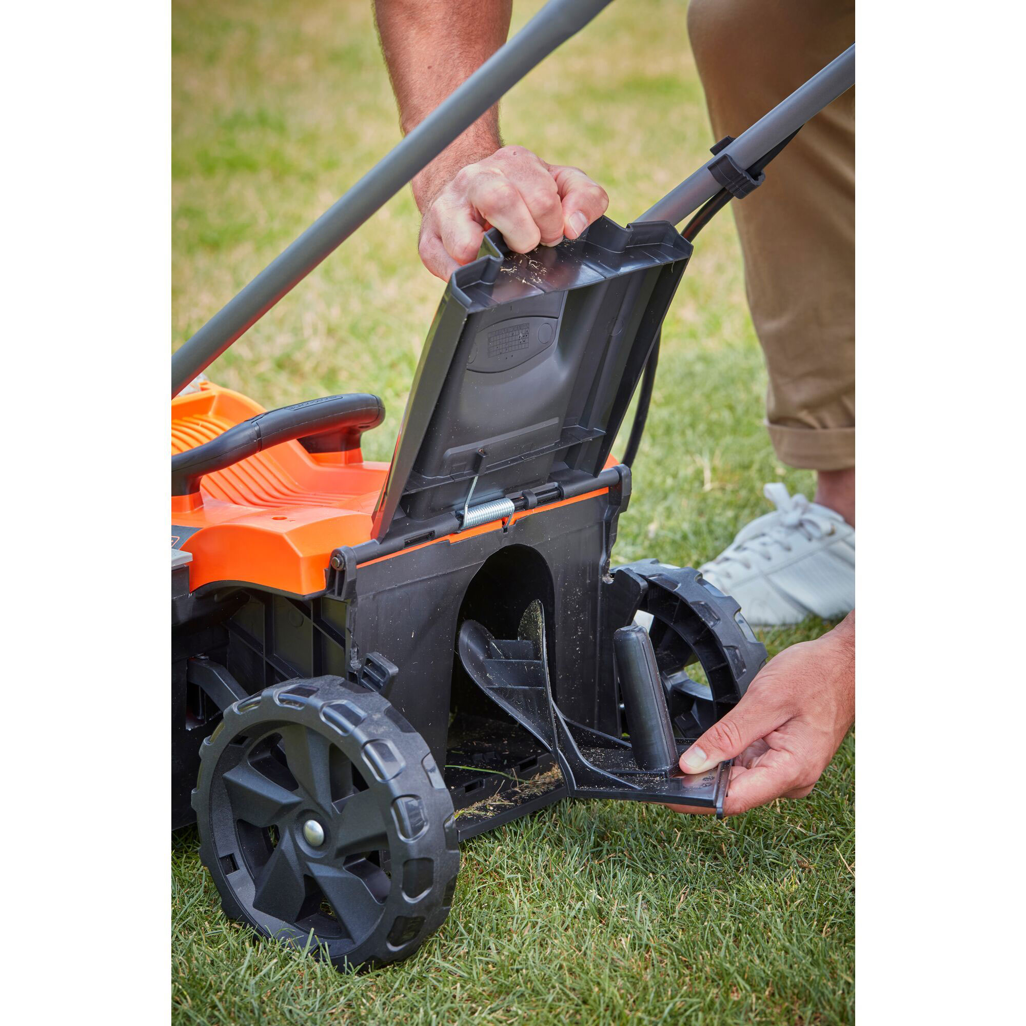 BLACK & DECKER LAWNMOWER BCMW3318L2-QW  - 18V 2X2.5AH 33CM