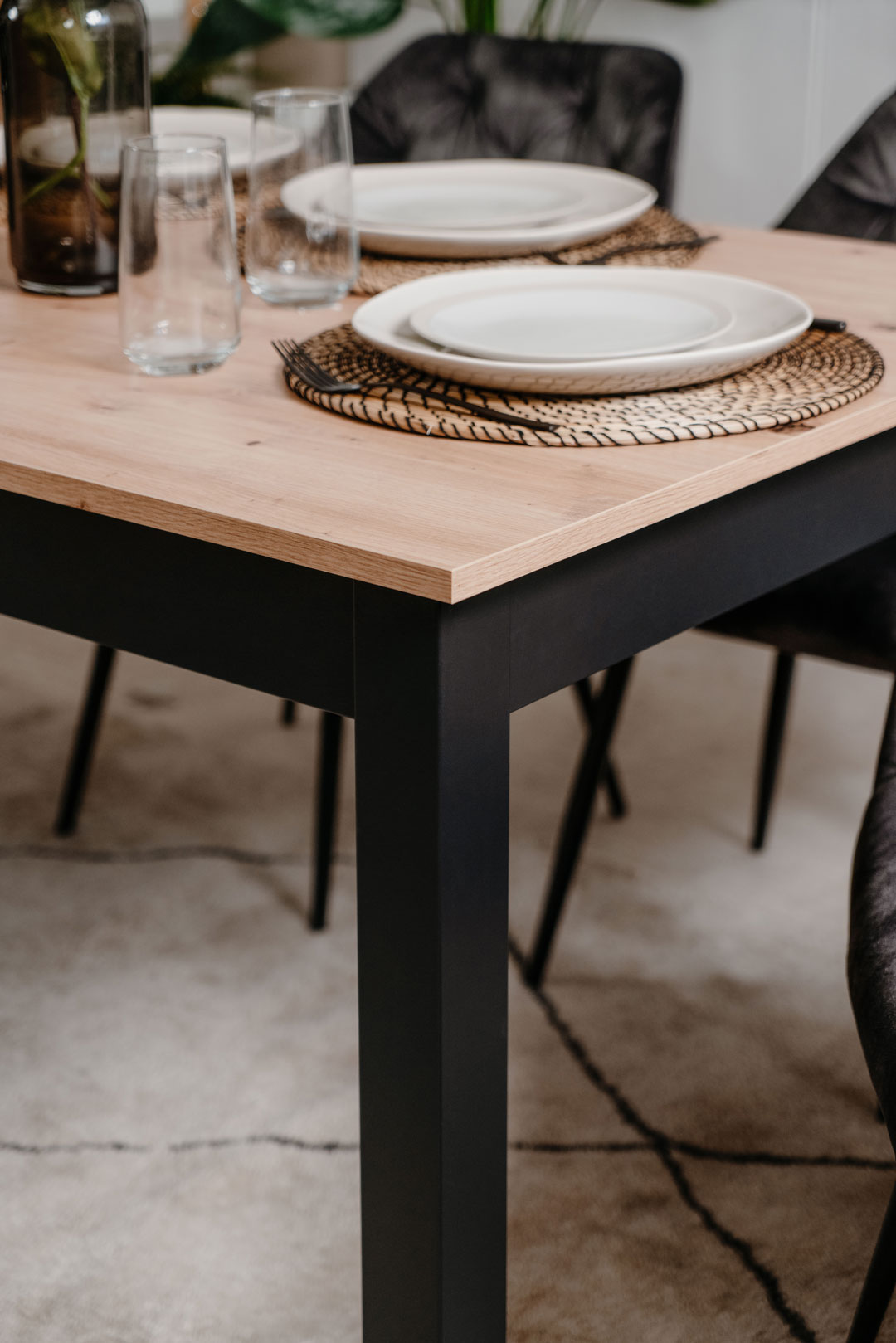 FINORI COBURG EXTENDABLE TABLE BLACK/OAK 140-180CM