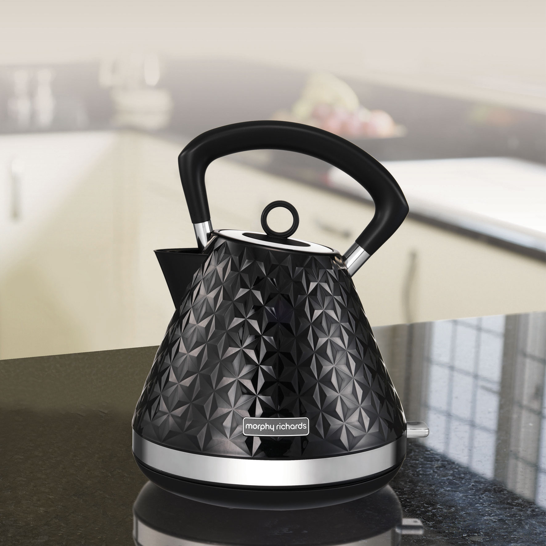 MORPHY RICHARDS 108131 VECTOR PYRAMID KETTLE BLACK 1.5L