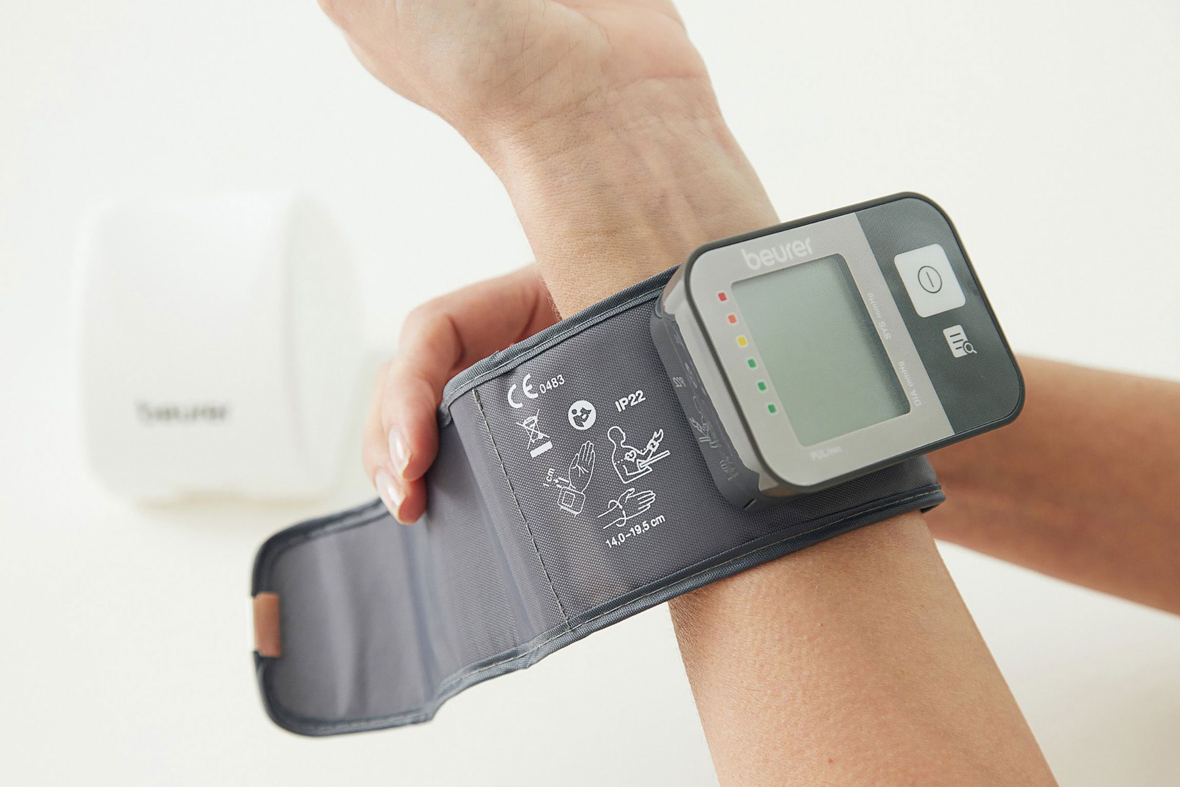 BEURER BC27 WRIST BLOOD PRESSURE MONITOR